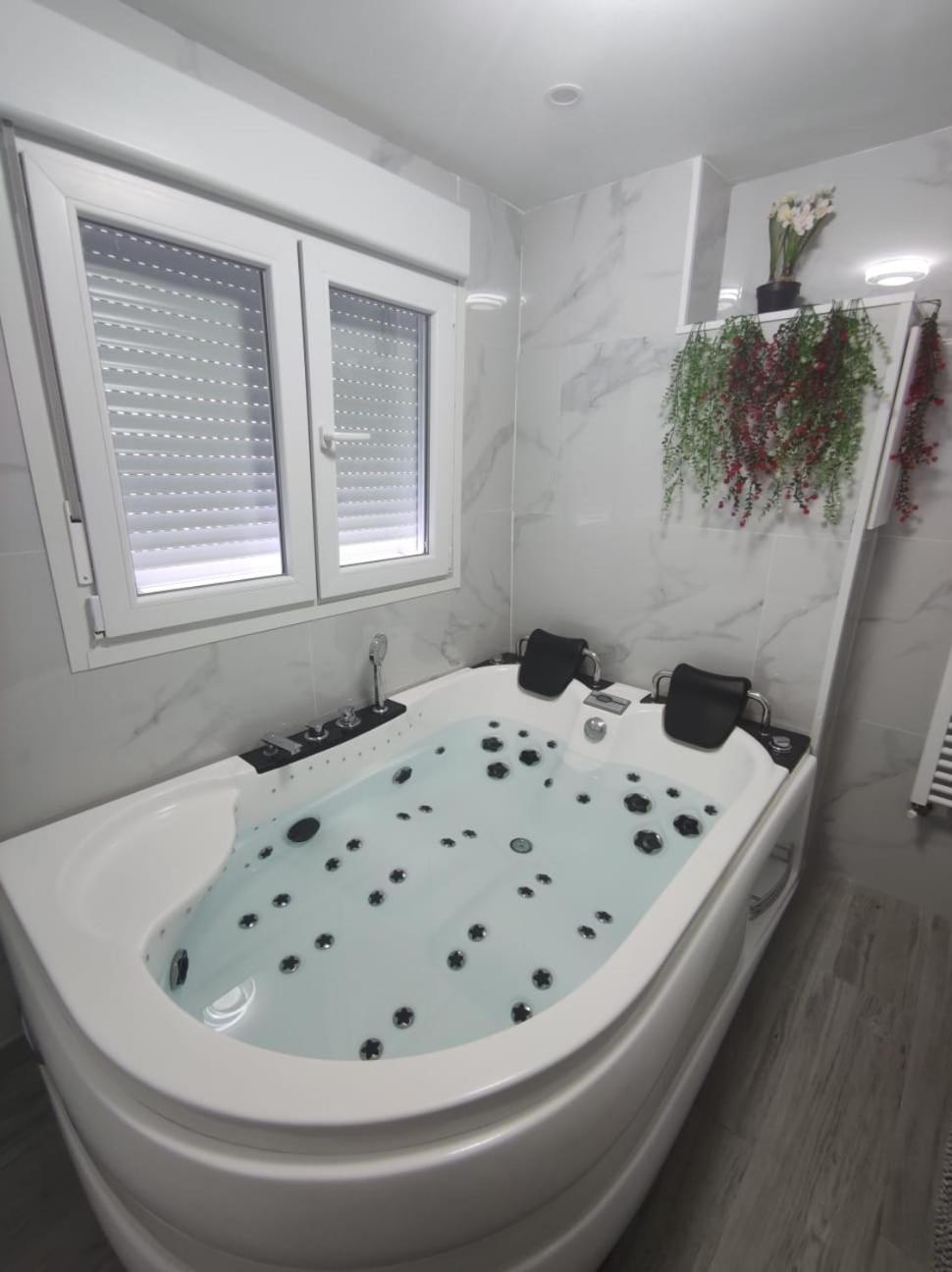 Apartamento Con Jacuzzi El Rincon De Las Delicias Zaragoza Exterior foto